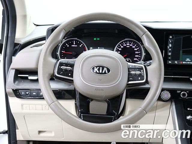Kia Carnival 2021 — ფოტო 15/20