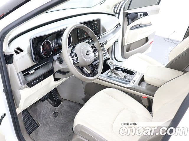 Kia Carnival 2021 — ფოტო 17/20
