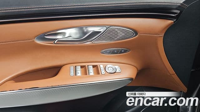 Genesis GV70 2021 — ფოტო 16/20