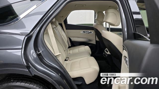 Genesis GV70 2021 — Şəkil 12/20