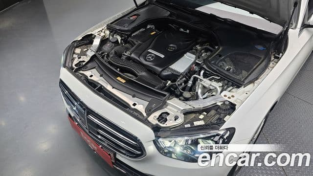 Mercedes-Benz E-Class 2022 — ფოტო 6/20