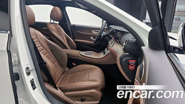 Mercedes-Benz E-Class 2022 — ფოტო 10/20