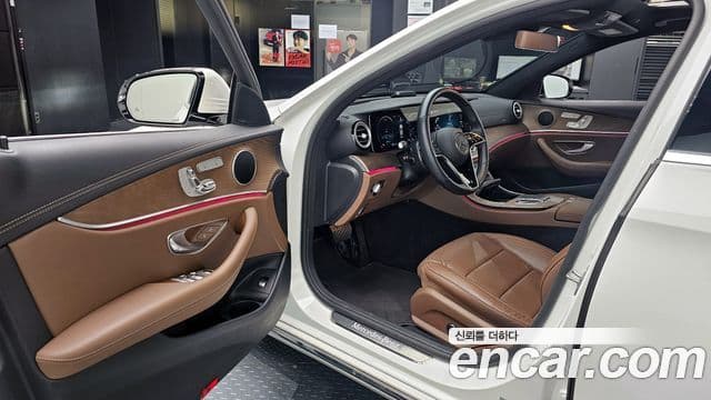 Mercedes-Benz E-Class 2022 — ფოტო 11/20