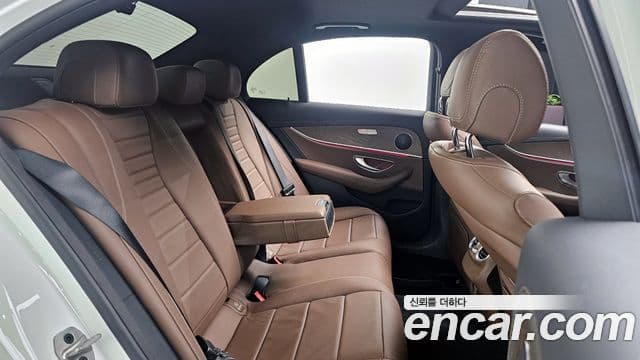 Mercedes-Benz E-Class 2022 — ფოტო 12/20