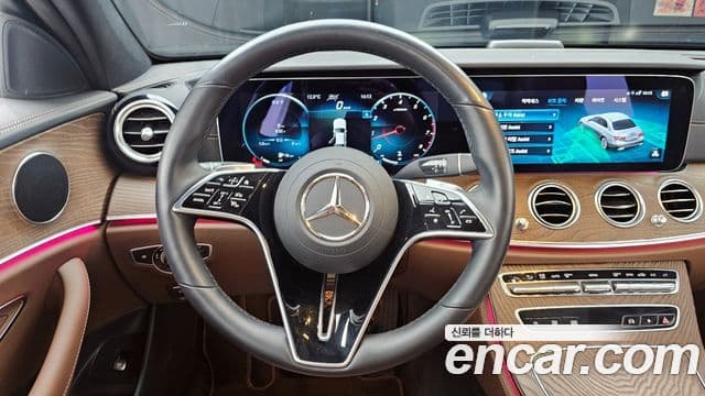 Mercedes-Benz E-Class 2022 — ფოტო 13/20