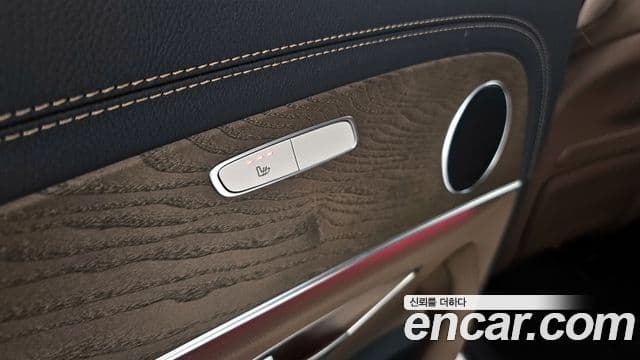 Mercedes-Benz E-Class 2022 — ფოტო 17/20