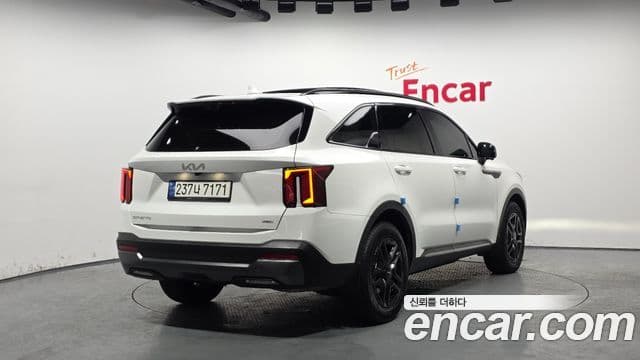 Kia Sorento 2023 — ფოტო 2/20