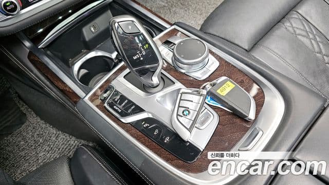 BMW 7 Series 2018 — Фото 9/20