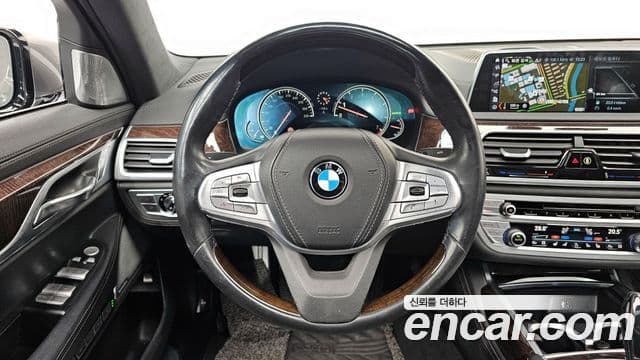 BMW 7 Series 2018 — Фото 13/20