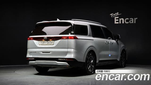 Kia Carnival 2021 — ფოტო 18/20