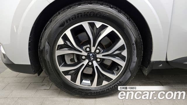 Kia Carnival 2021 — ფოტო 5/20
