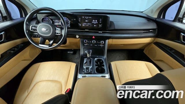 Kia Carnival 2021 — ფოტო 14/20
