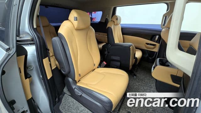 Kia Carnival 2021 — ფოტო 6/20