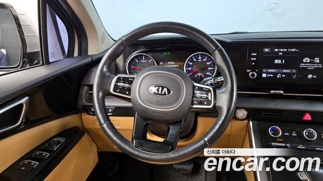 Kia Carnival 2021 — ფოტო 17/20
