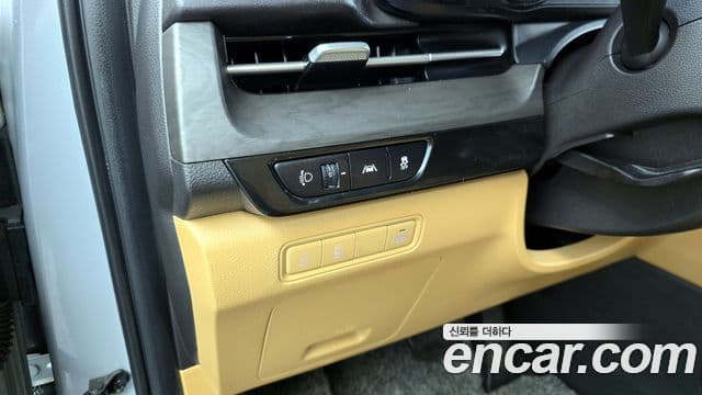 Kia Carnival 2021 — ფოტო 15/20