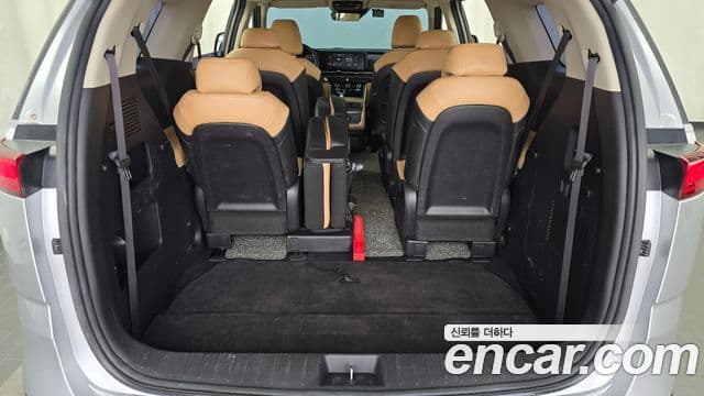 Kia Carnival 2021 — ფოტო 20/20