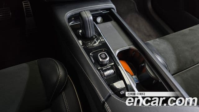 Volvo XC90 2020 — ფოტო 9/20
