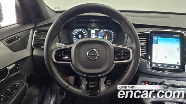 Volvo XC90 2020 — ფოტო 13/20