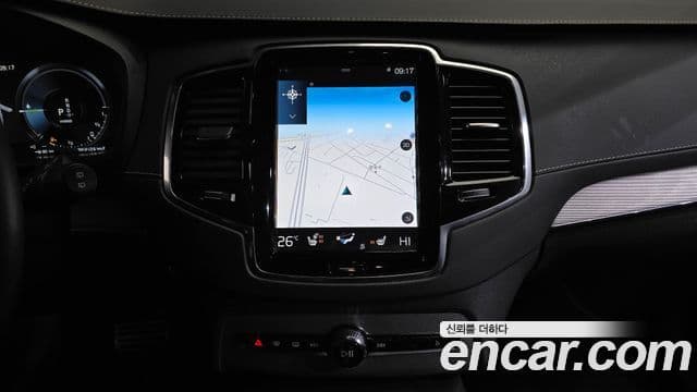 Volvo XC90 2020 — ფოტო 14/20