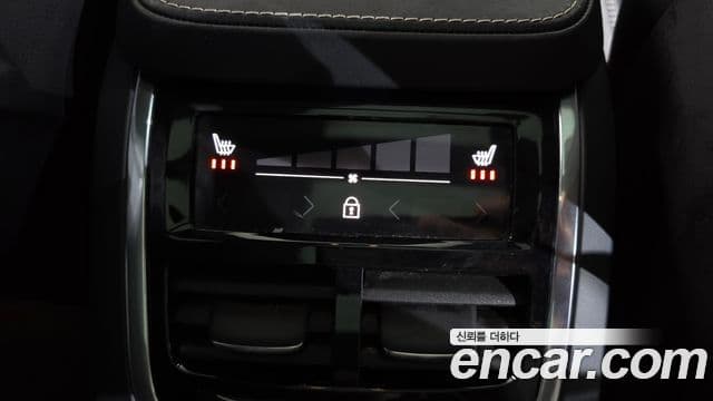 Volvo XC90 2020 — ფოტო 18/20