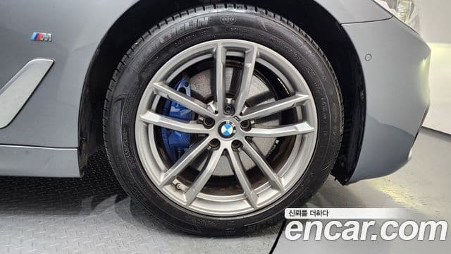 BMW 5 Series 2020 — ფოტო 4/20