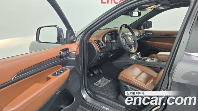 Jeep Grand Cherokee 2021 — фото 10 из 20