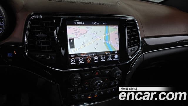 Jeep Grand Cherokee 2021 — Şəkil 14/20