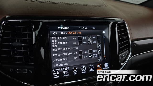 Jeep Grand Cherokee 2021 — Şəkil 16/20
