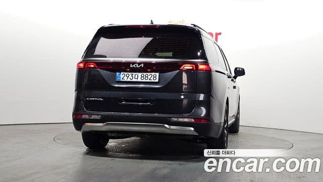 Kia Carnival 2022 — ფოტო 4/20