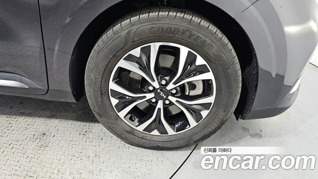Kia Carnival 2022 — ფოტო 5/20