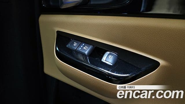 Kia Carnival 2022 — ფოტო 19/20