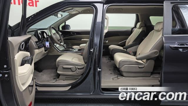 Kia Carnival 2021 — Фото 16/20
