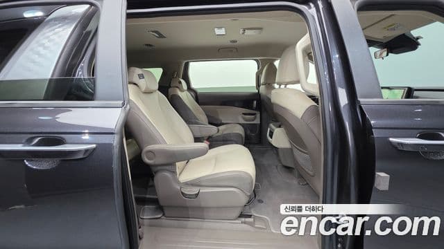Kia Carnival 2021 — Фото 18/20