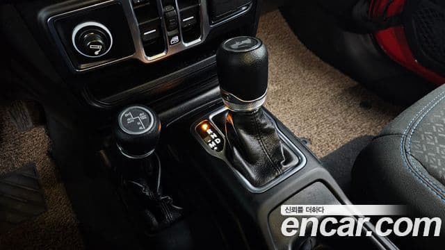 Jeep Wrangler 2021 — ფოტო 9/20