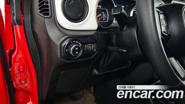 Jeep Wrangler 2021 — ფოტო 19/20