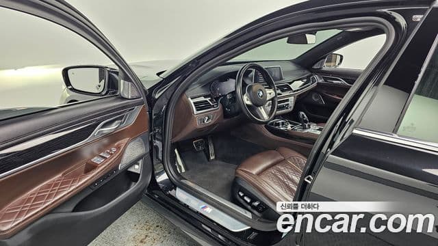 BMW 7 Series 2022 — Фото 11/20