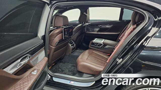 BMW 7 Series 2022 — Фото 12/20