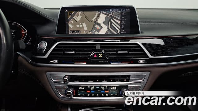BMW 7 Series 2022 — Фото 14/20