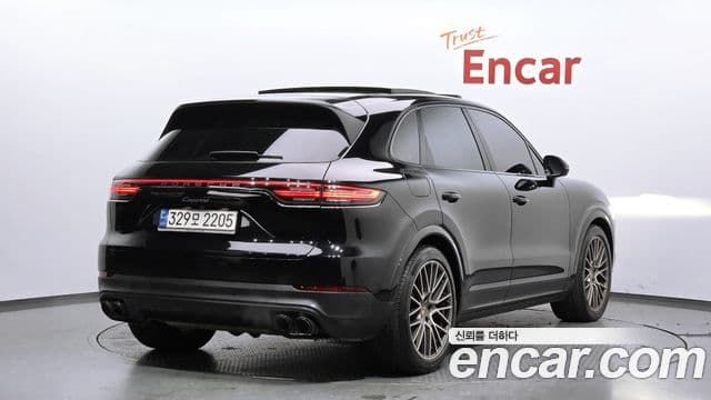Porsche Cayenne 2023 — Photo 19/20