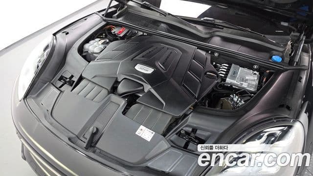 Porsche Cayenne 2023 — Photo 10/20