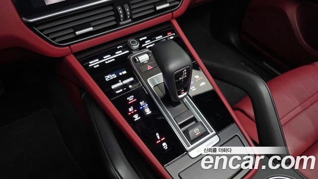 Porsche Cayenne 2023 — Photo 6/20