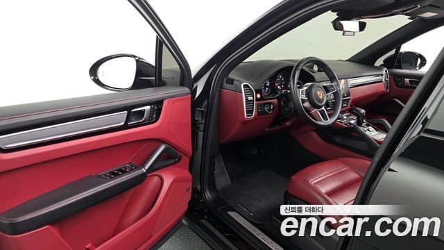 Porsche Cayenne 2023 — Photo 7/20