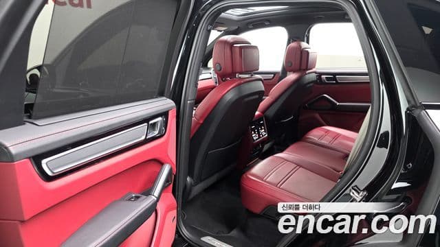 Porsche Cayenne 2023 — Photo 15/20