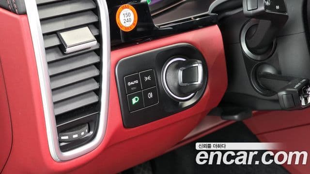 Porsche Cayenne 2023 — Photo 16/20