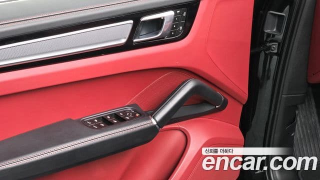 Porsche Cayenne 2023 — Photo 9/20