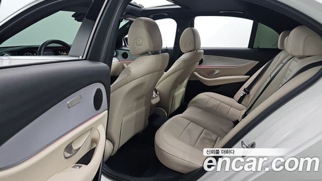 Mercedes-Benz E-Class 2020 — ფოტო 12/20