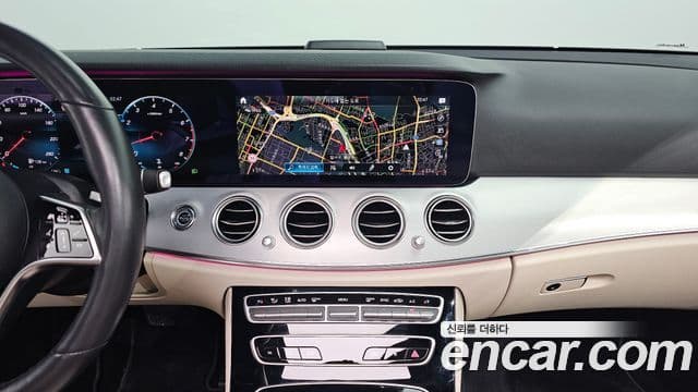 Mercedes-Benz E-Class 2020 — ფოტო 15/20