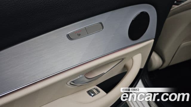 Mercedes-Benz E-Class 2020 — ფოტო 18/20