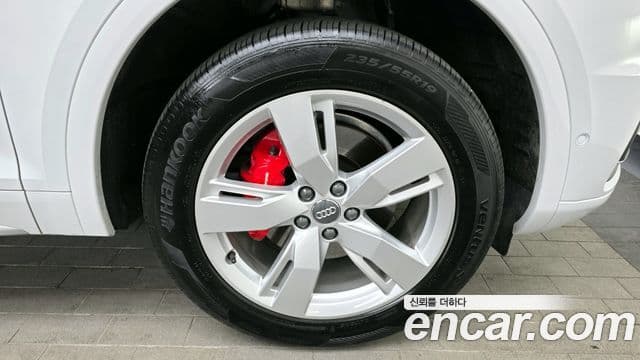 Audi Q5 2020 — ფოტო 5/20