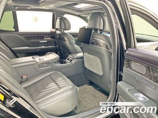 Genesis G90 2023 — Photo 12/20